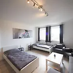 Have-a-nice-stay - - Monteursunterkunft - Einzelbetten - Gute Anbindung - Bettwaesche *