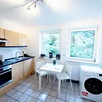 Have-a-nice-stay - - Monteursunterkunft - Einzelbetten - Gute Anbindung - Bettwaesche Lägenhet