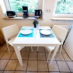 Have-a-nice-stay - - Monteursunterkunft - Einzelbetten - Gute Anbindung - Bettwaesche Seth