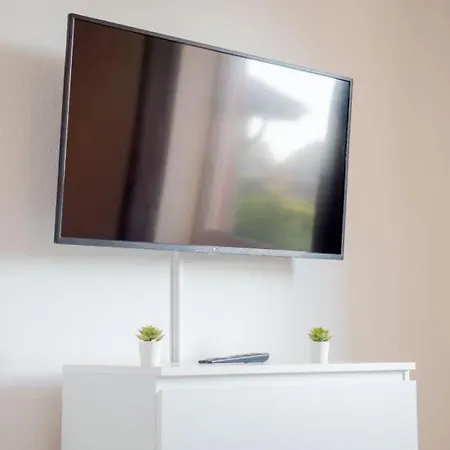 Have-a-nice-stay - - Monteursunterkunft - Einzelbetten - Gute Anbindung - Bettwaesche *