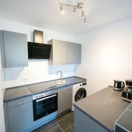 Have-a-nice-stay - - Monteursunterkunft - Einzelbetten - Gute Anbindung - Bettwaesche *