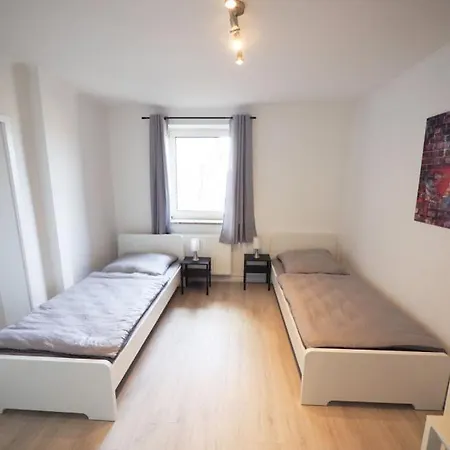 Have-a-nice-stay - - Monteursunterkunft - Einzelbetten - Gute Anbindung - Bettwaesche *