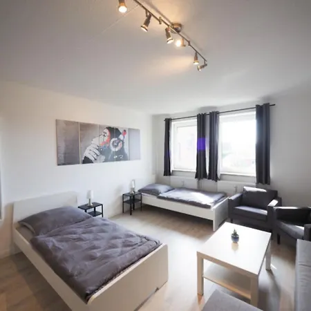 Have-a-nice-stay - - Monteursunterkunft - Einzelbetten - Gute Anbindung - Bettwaesche *
