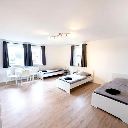 Apartment Have-a-nice-stay - - Monteursunterkunft - Einzelbetten - Gute Anbindung - Bettwaesche *