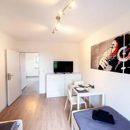 Have-a-nice-stay - - Monteursunterkunft - Einzelbetten - Gute Anbindung - Bettwaesche *