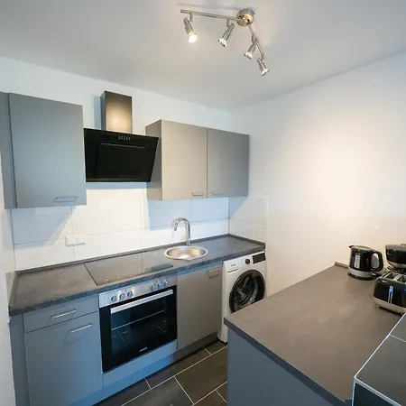 Apartment Have-a-nice-stay - - Monteursunterkunft - Einzelbetten - Gute Anbindung - Bettwaesche *